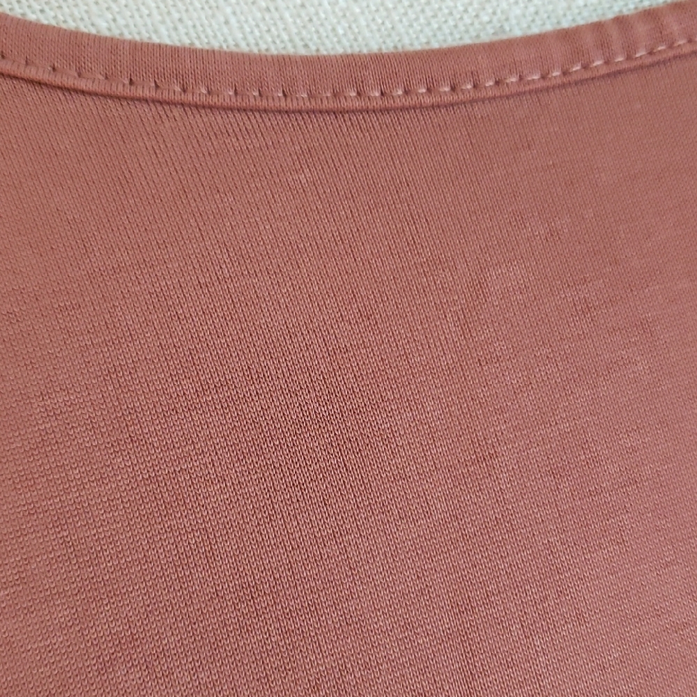 Green Envelope Dusty Rose Short Sleeve Top - Picture 2 of 5